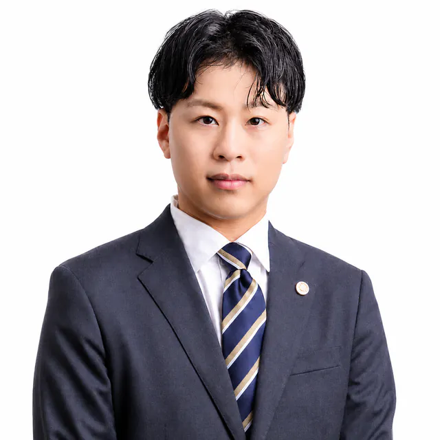 ビジネスアクセル行政書士事務所 代表・金城 智也